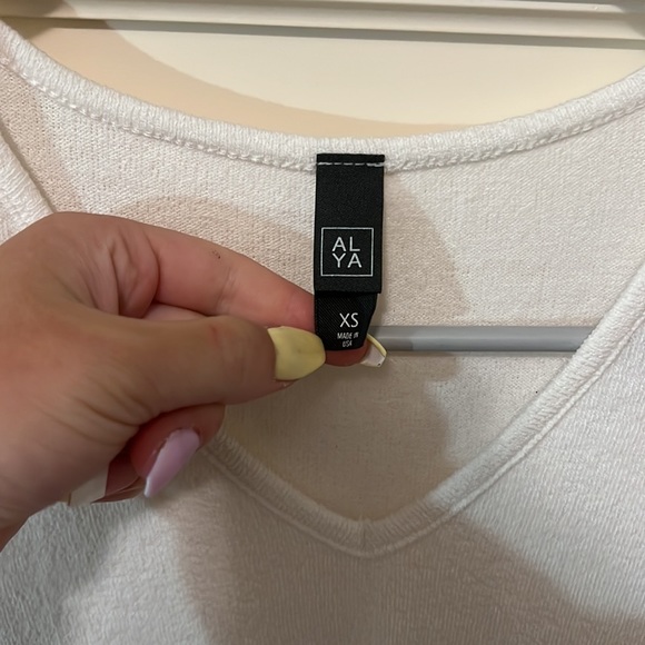 Francesca’s white v-neck - Picture 3 of 3